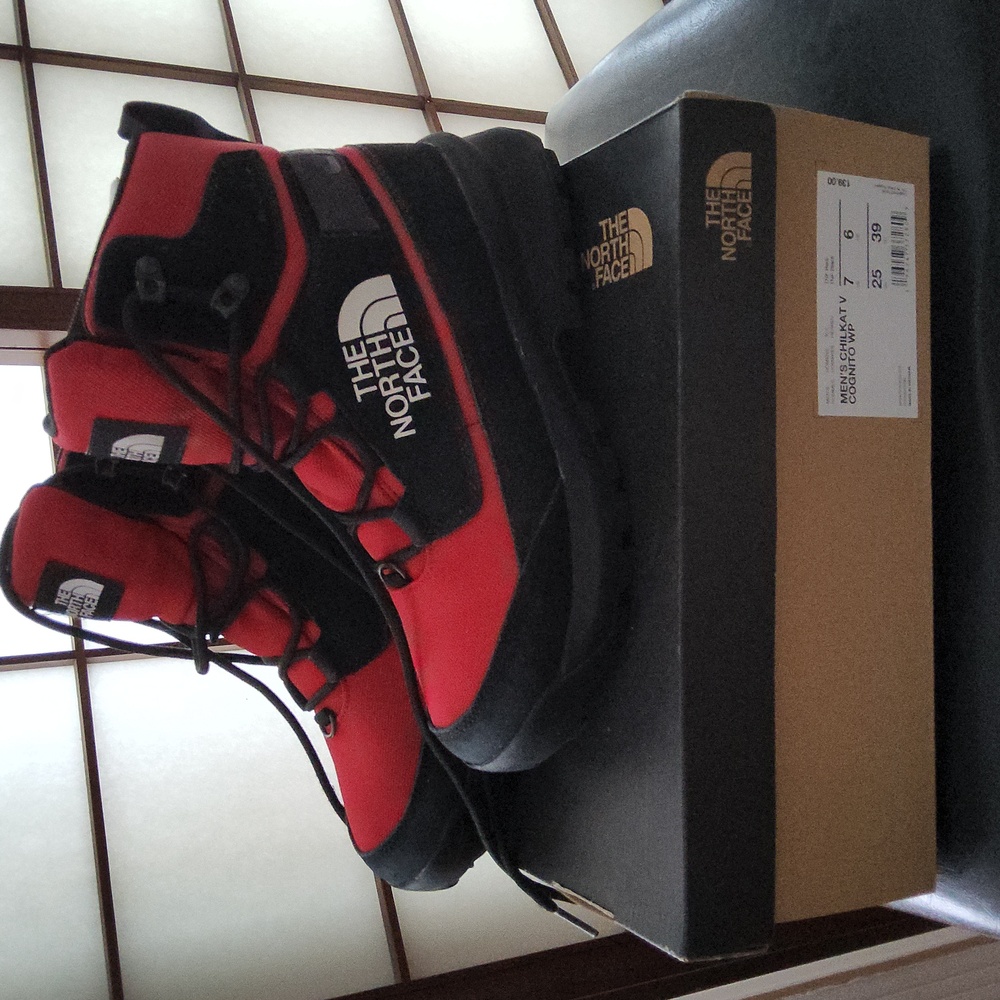 The North Face Chilkat Cognito WP men snow boot size 7 Color: Red/Black